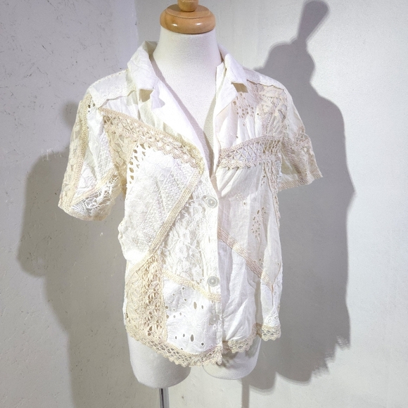 Kimchi Blue | Elegant Cream Lace Patchwork Women's Button Up Top - Picture 1 of 10